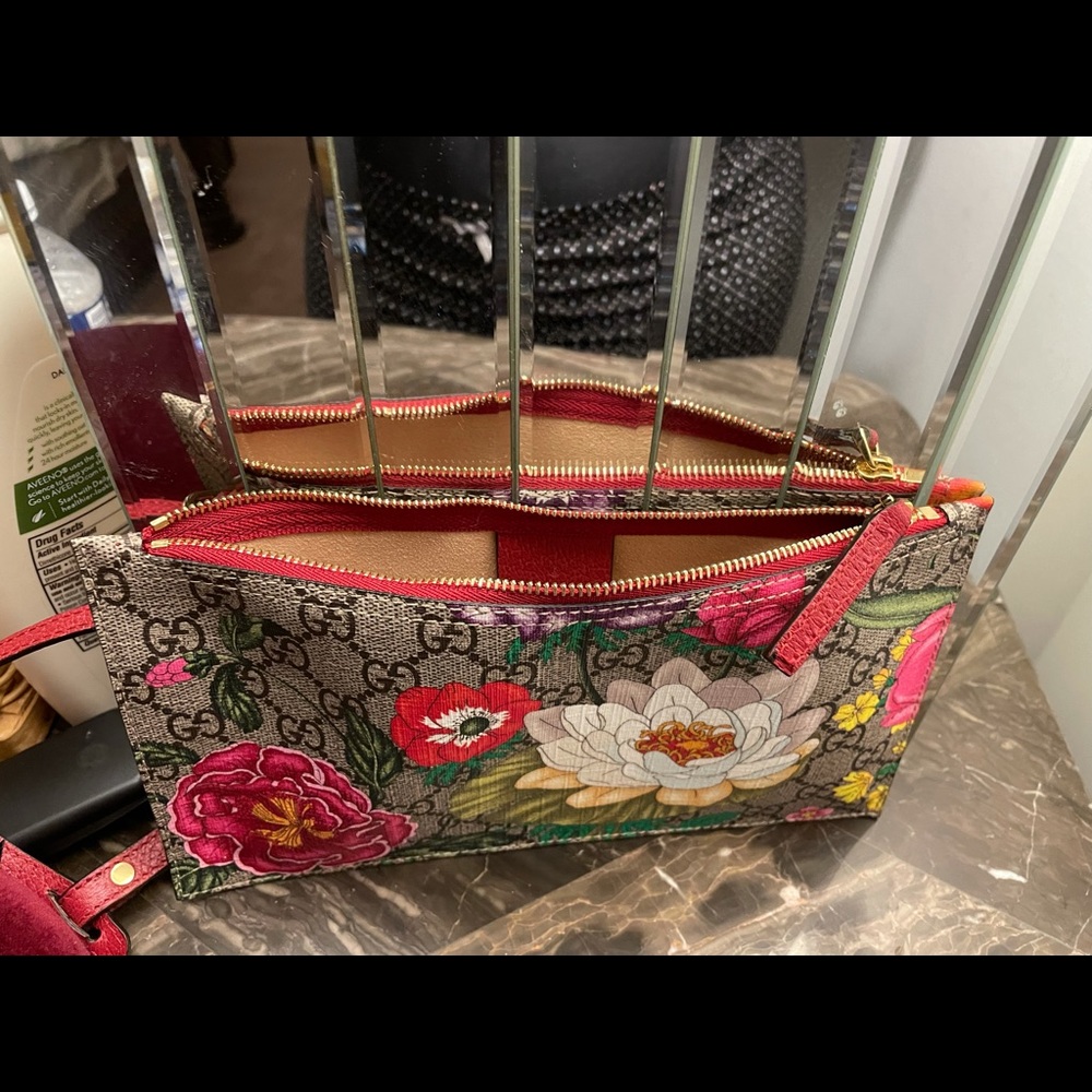 Authentic GUCCI gg floral wristlet